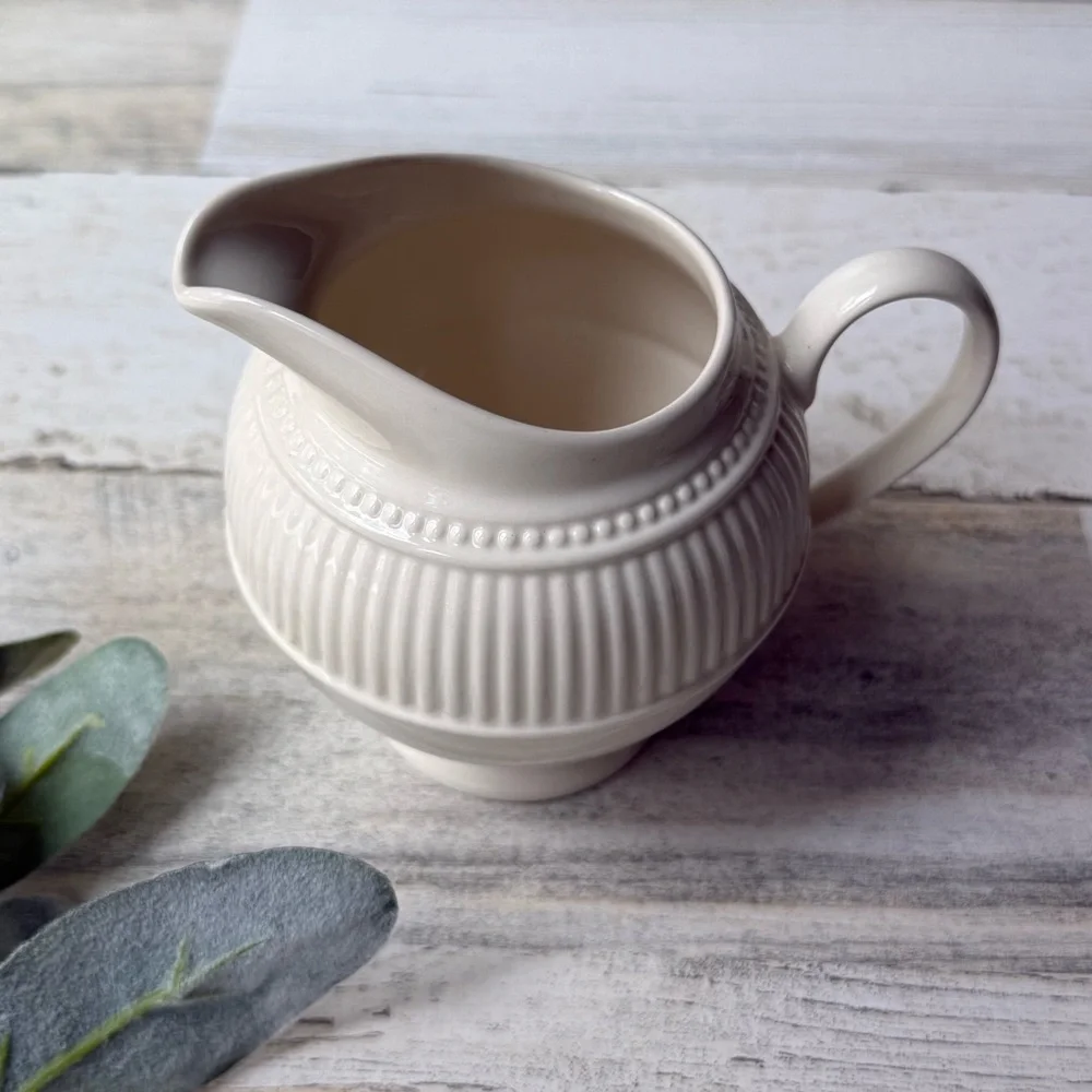 Vintage Ivory Wedgwood 